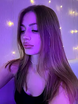 Elizabeth Tay online show from November 2025 05:16:02 PM