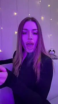 Elizabeth Tay online show from December 2025 06:57:02 PM