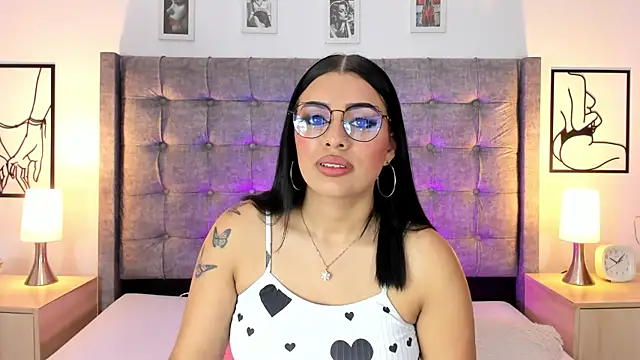 Linda Fosterr online show from November 2025 03:07:01 AM