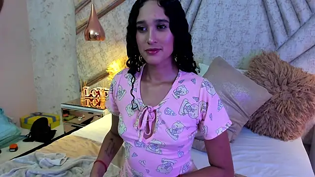 Snapshot of NatashaLimaa chatting on October 2025 02:13:01 AM NatashaLimaa online show from October 2025 02:13:01 AM