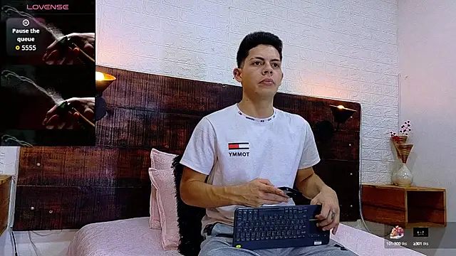 JhosuaVega online show from October 2025 06:52:01 PM