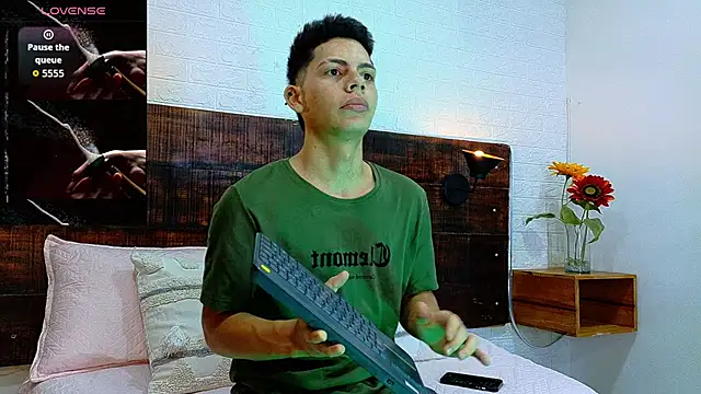 JhosuaVega online show from October 2025 02:24:02 AM