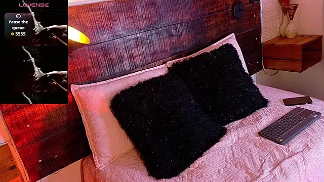 JhosuaVega online show from October 2025 07:58:02 PM