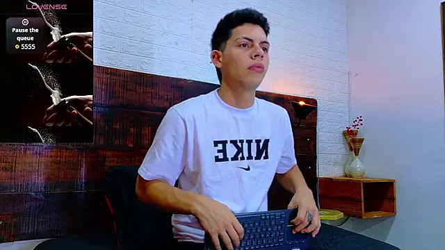 JhosuaVega online show from October 2025 09:27:02 PM