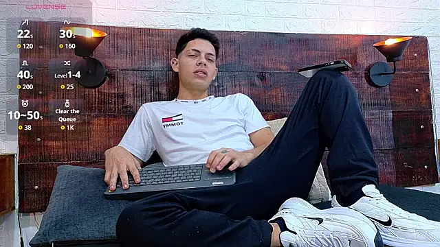 JhosuaVega online show from November 2025 09:51:02 PM