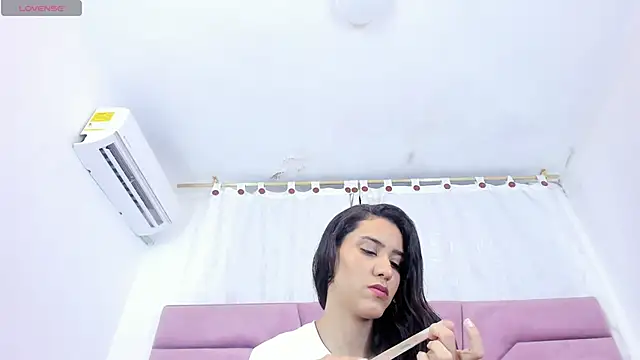 miajhonsonx online show from May 2026 01:47:01 PM