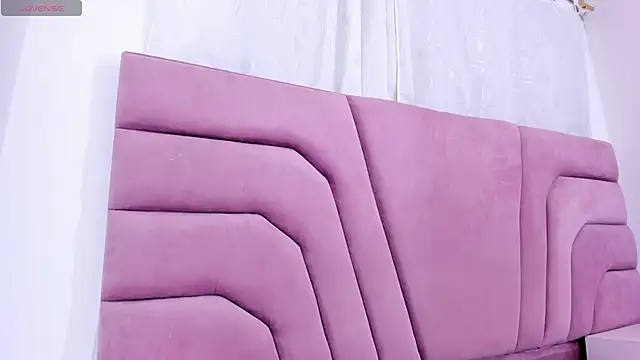 miajhonsonx online show from February 2026 01:51:02 PM