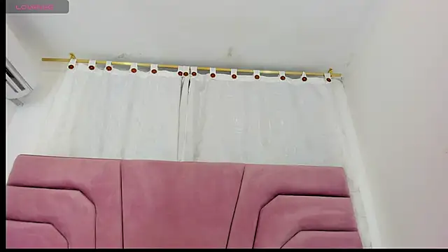 miajhonsonx online show from April 2026 04:14:02 PM