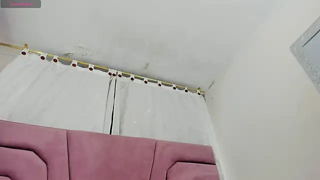 miajhonsonx online show from May 2026 02:43:01 PM
