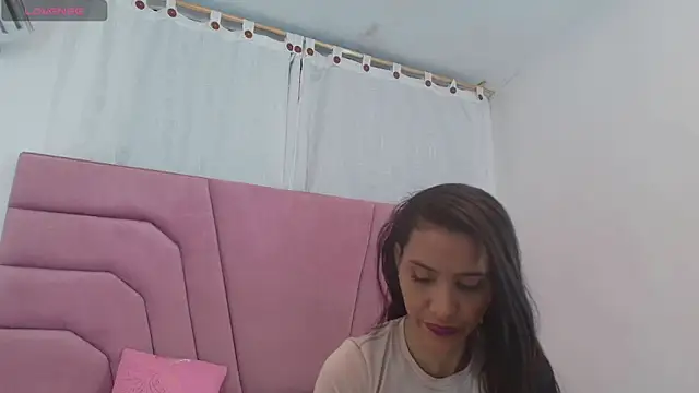 miajhonsonx online show from April 2026 01:45:01 PM