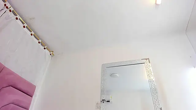 miajhonsonx online show from April 2026 02:18:01 PM