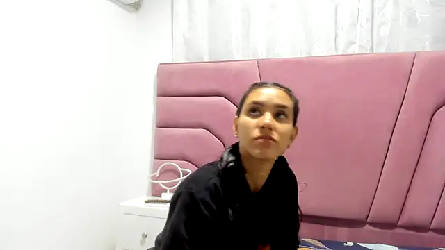 miajhonsonx online show from October 2025 12:18:01 PM