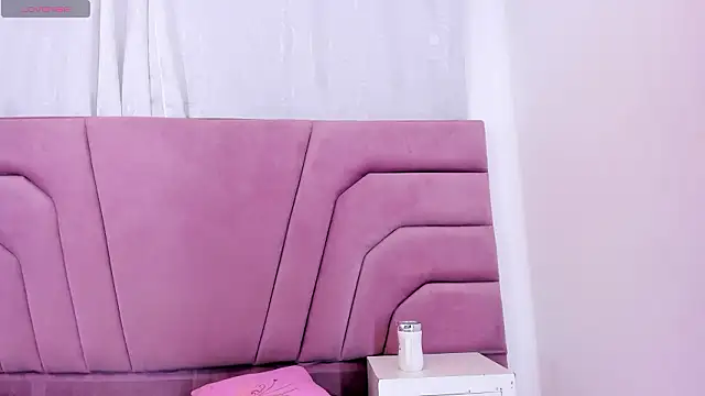 miajhonsonx online show from February 2026 01:13:02 PM