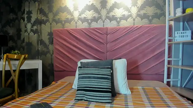 VictoriaQueen Fg online show from October 2025 01:32:01 PM