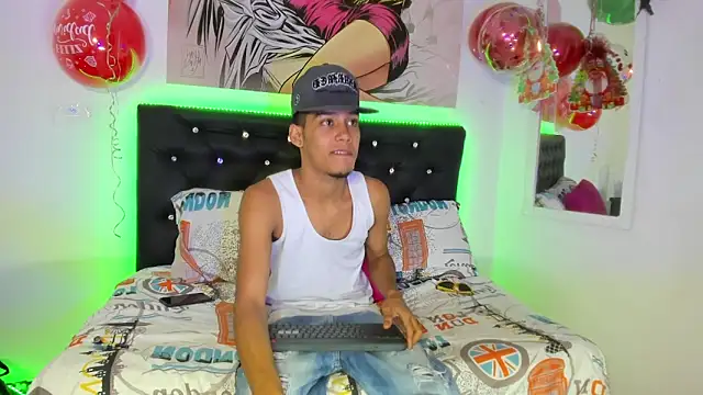 Snapshot of xxKamadevaxx chatting on December 2025 12:28:02 PM xxKamadevaxx online show from December 2025 12:28:02 PM