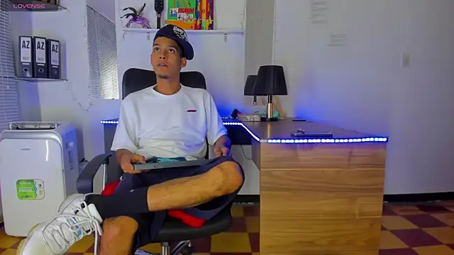 Snapshot of xxKamadevaxx chatting on November 2025 12:53:01 PM xxKamadevaxx online show from November 2025 12:53:01 PM