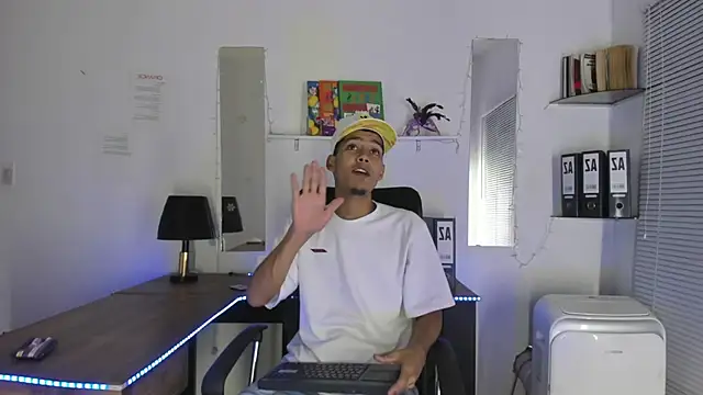 Snapshot of xxKamadevaxx chatting on November 2025 12:31:01 PM xxKamadevaxx online show from November 2025 12:31:01 PM