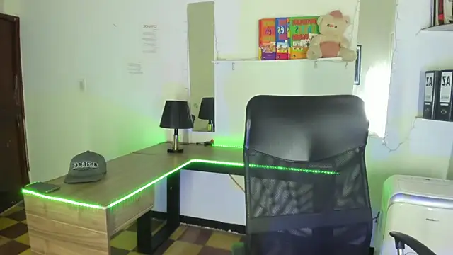 Snapshot of xxKamadevaxx chatting on November 2025 01:15:01 PM xxKamadevaxx online show from November 2025 01:15:01 PM