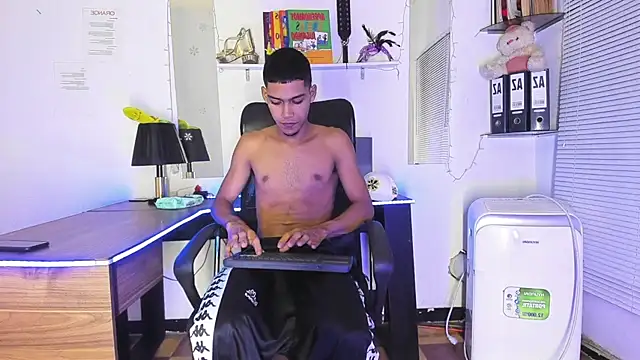 Snapshot of xxKamadevaxx chatting on November 2025 12:42:02 PM xxKamadevaxx online show from November 2025 12:42:02 PM