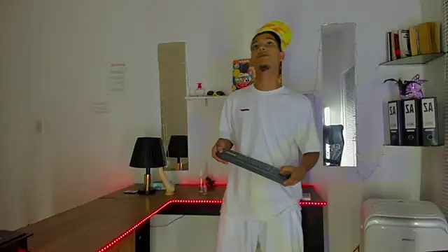 Snapshot of xxKamadevaxx chatting on November 2025 01:00:02 PM xxKamadevaxx online show from November 2025 01:00:02 PM