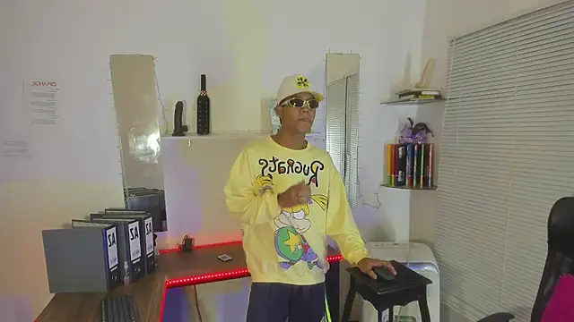 xxKamadevaxx online show from February 2026 12:33:01 PM