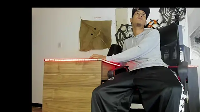 Snapshot of xxKamadevaxx chatting on October 2025 01:55:02 PM xxKamadevaxx online show from October 2025 01:55:02 PM