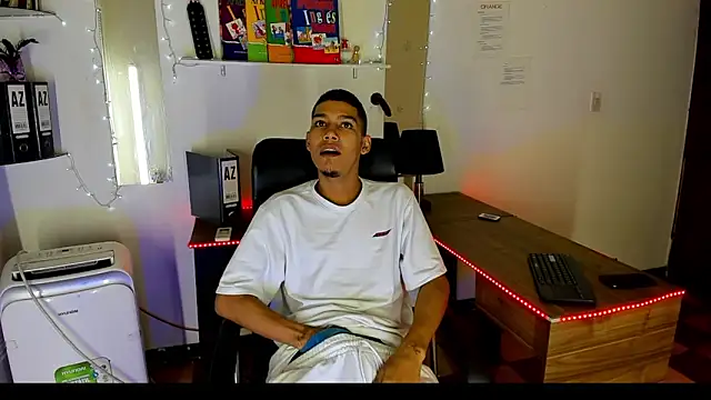 Snapshot of xxKamadevaxx chatting on November 2025 12:38:01 PM xxKamadevaxx online show from November 2025 12:38:01 PM