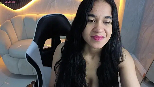 Snapshot of Maia_Tx chatting on November 2025 01:04:01 PM Maia Tx online show from November 2025 01:04:01 PM