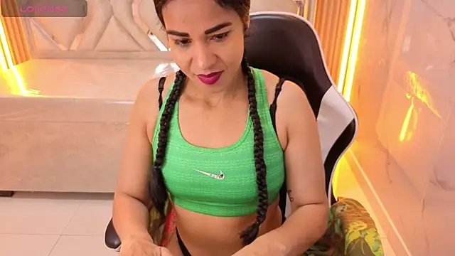 Snapshot of Maia_Tx chatting on December 2025 01:10:01 PM Maia Tx online show from December 2025 01:10:01 PM