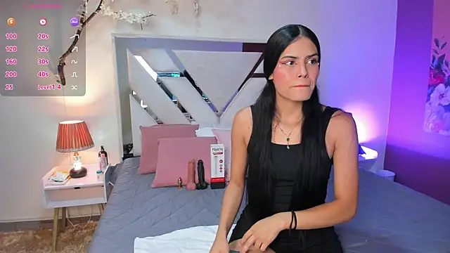 Snapshot of Isa_Rouse__ chatting on October 2025 02:32:01 AM Isa Rouse online show from October 2025 02:32:01 AM