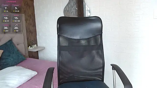 daphne walton online show from November 2025 02:33:01 PM