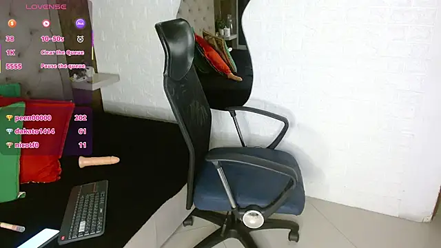 daphne walton online show from November 2025 11:05:01 PM