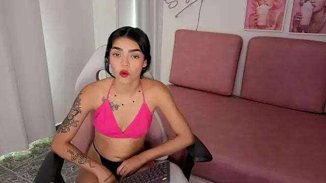 Snapshot of Emmy_sexygirl chatting on September 2025 12:44:02 PM Emmy sexygirl online show from September 2025 12:44:02 PM