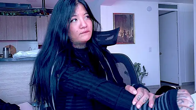 Unatatuada online show from December 2025 07:46:02 PM