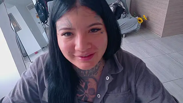 Unatatuada online show from October 2025 12:39:01 PM