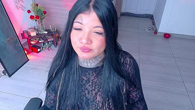 Unatatuada online show from November 2025 06:52:01 PM