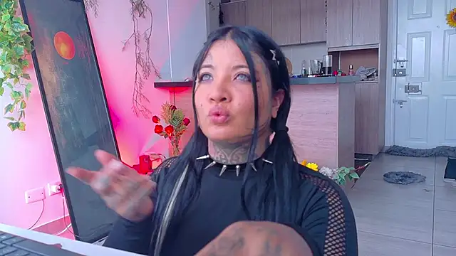 Unatatuada online show from November 2025 07:58:02 PM