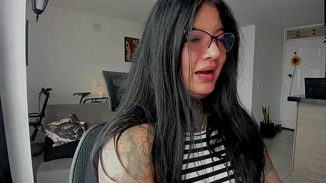 Unatatuada online show from June 2026 07:01:01 PM
