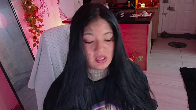 Unatatuada online show from November 2025 12:36:02 AM