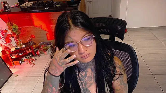 Unatatuada online show from November 2025 08:47:02 AM