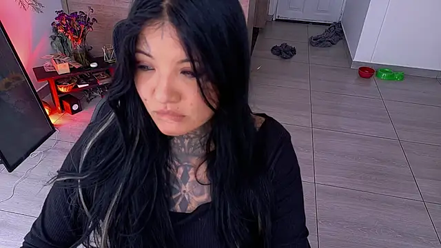 Unatatuada online show from November 2025 07:25:01 PM