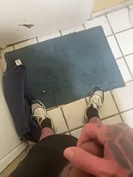 Snapshot of busnfatnutsLildee chatting on February 2026 01:37:02 AM busnfatnutsLildee online show from February 2026 01:37:02 AM