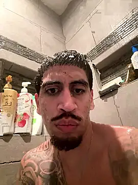 Snapshot of busnfatnutsLildee chatting on January 2026 05:28:02 PM busnfatnutsLildee online show from January 2026 05:28:02 PM