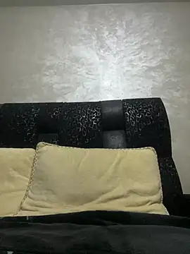 lara9Qouin online show from March 2026 10:01:01 PM