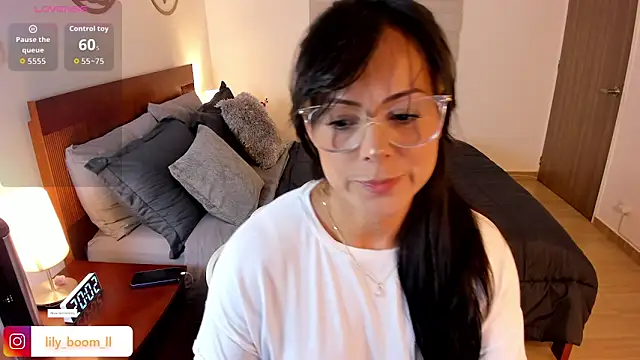 Lyliboomm online show from November 2025 01:04:02 AM