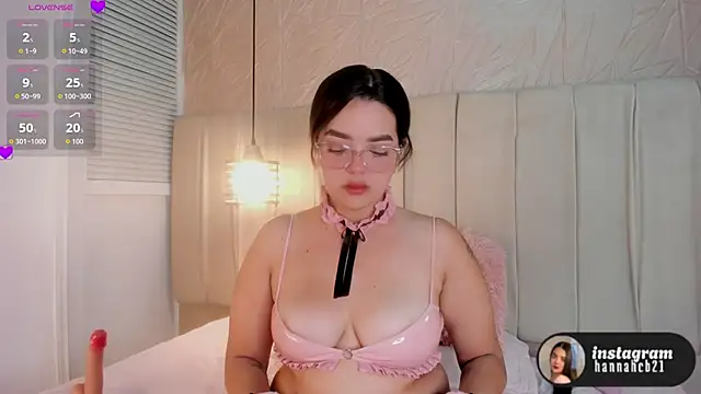 hannahst  online show from November 2025 07:58:01 PM