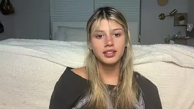 Snapshot of AnnGrayson chatting on November 2025 01:31:02 AM AnnGrayson online show from November 2025 01:31:02 AM