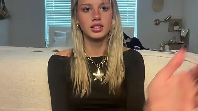 Snapshot of AnnGrayson chatting on November 2025 09:29:01 PM AnnGrayson online show from November 2025 09:29:01 PM