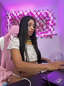 RaquelOficial online show from October 2025 01:37:02 PM