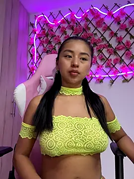 RaquelOficial online show from September 2025 04:57:01 PM